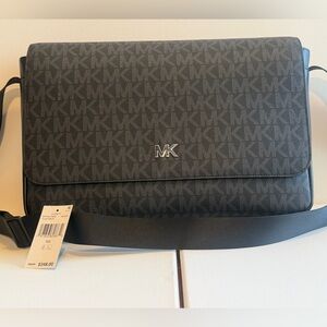 Michael Kors Everett Flap Messenger Black